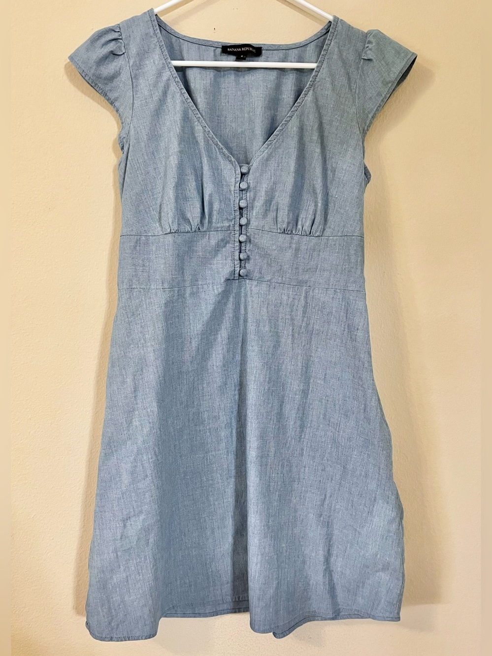 Banana Republic Chambray Denim Short Sleeve V-Neck Dress Womens size 8